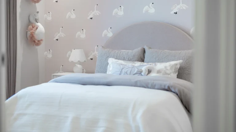 Peel-and-Stick Wallpaper: Where It Works, Where It Fails, and How to Apply It Right