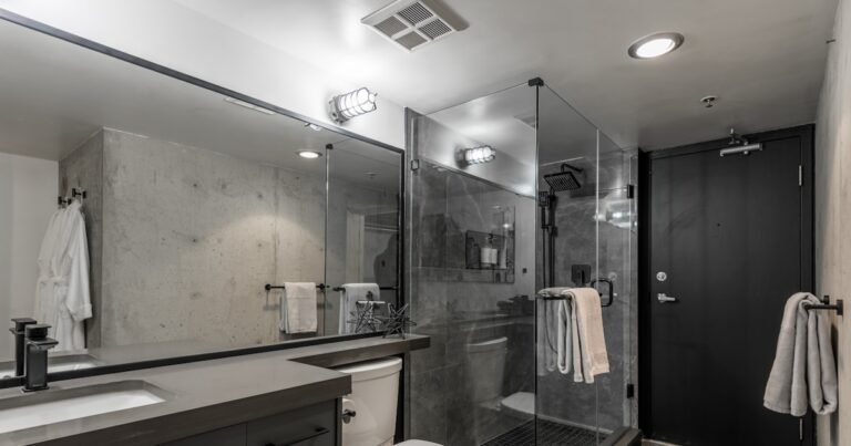 Renter-Friendly Bathroom Upgrades You Can Reverse Before Moving Out